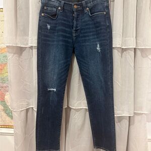 For all mankind women’s Distressed Blue Jeans. Even though says 27, fits like 29
